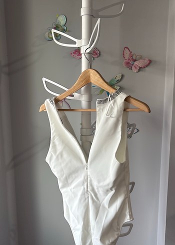 V Yaka Beyaz Taşlı Kadın Askılı Body - Görsel 2