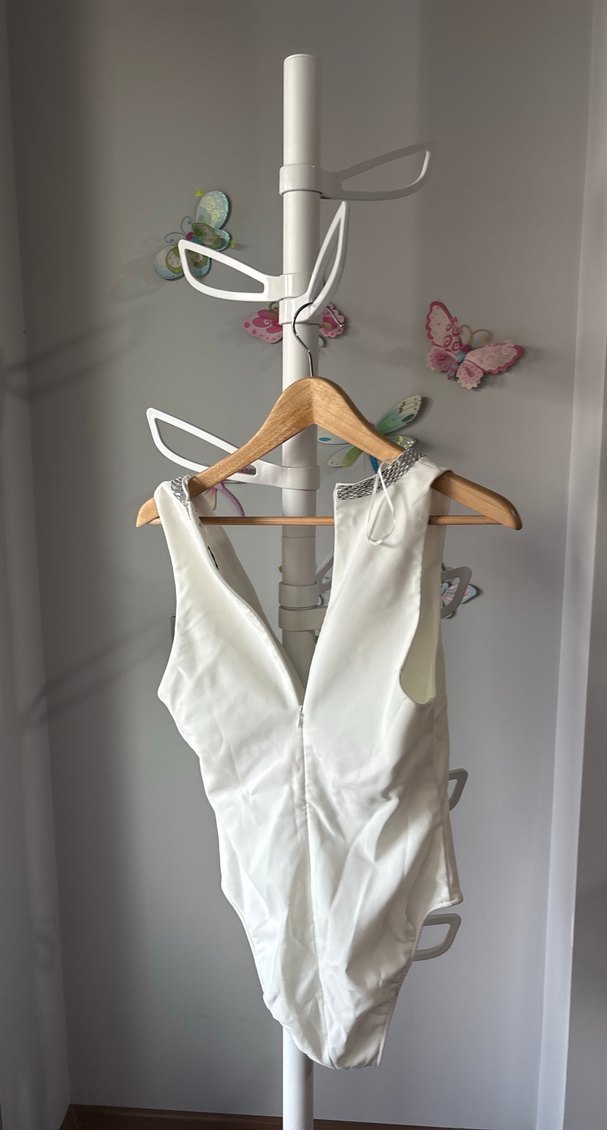 V Yaka Beyaz Taşlı Kadın Askılı Body - Görsel 2