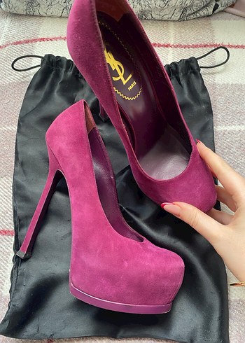 Yves Saint Laurent 37,5