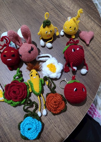 Renkli Örgü Kadın Anahtarlıklar - Görsel 2