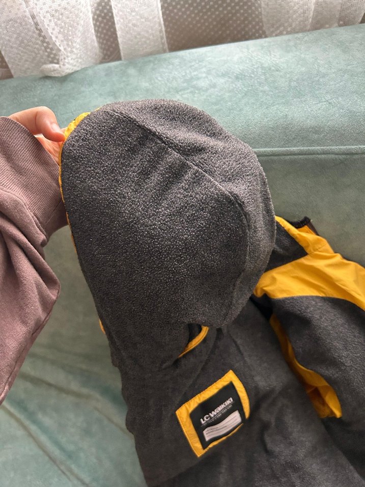 Sarı Kapüşonlu Erkek Çocuk Mont - Görsel 3