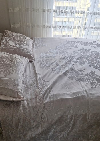 Gri Nakışlı Yatak Örtüsü - Görsel 2
