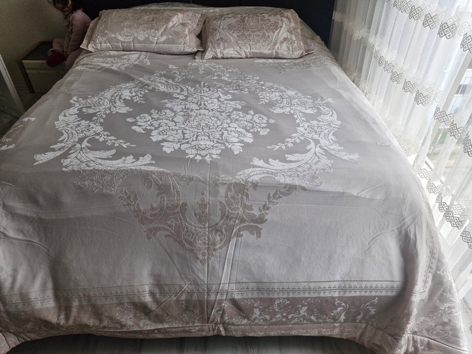 Gri Nakışlı Yatak Örtüsü - Görsel 3
