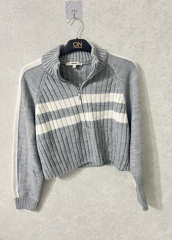 Gri Boğazlı Kısa Örgü Kazak - Görsel 3