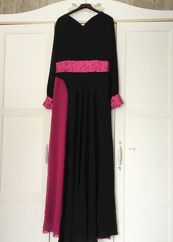 Pembe Detaylı Siyah Uzun Gotik Elbise - Görsel 2