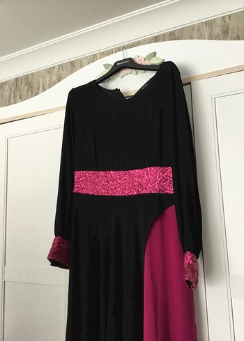 Pembe Detaylı Siyah Uzun Gotik Elbise - Görsel 3