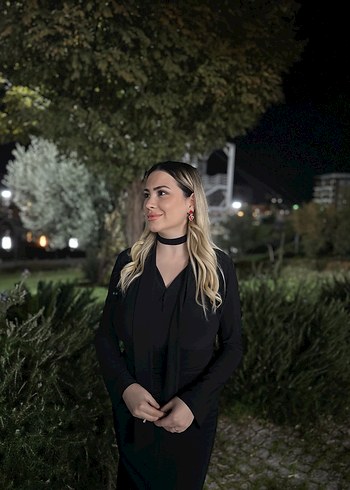 Uzun Siyah V Yaka Drapeli Kadın Elbise - Görsel 4