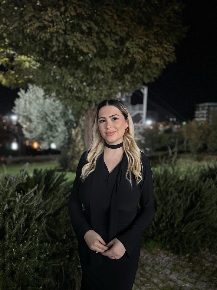 Uzun Siyah V Yaka Drapeli Kadın Elbise - Görsel 3