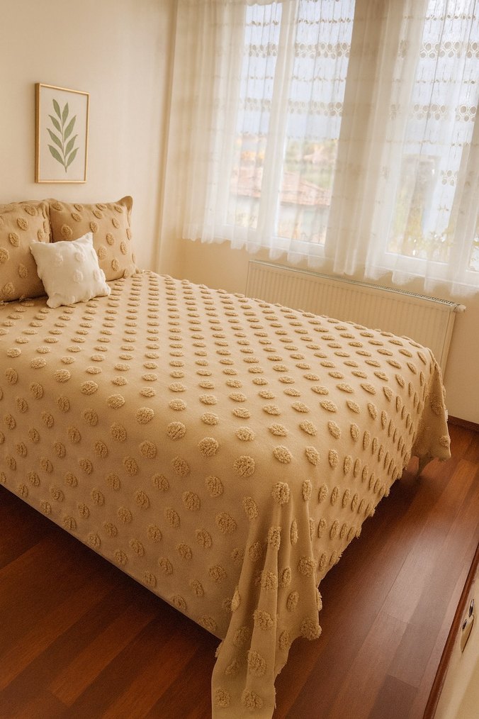 Bej ponpon Pike Yatak Örtüsü 260×260 - Görsel 2