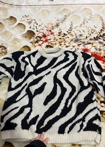 Kadın Siyah Beyaz Zebra Desenli Uzun Kollu Kazak - Görsel 2