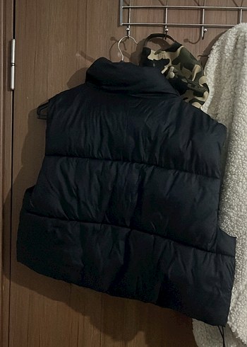 Siyah Yüksek Yakalı Kadın Şişme Yelek - Görsel 3