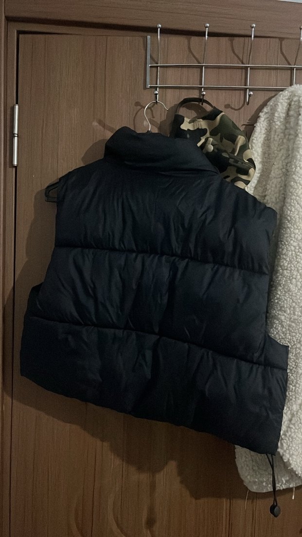 Siyah Yüksek Yakalı Kadın Şişme Yelek - Görsel 3