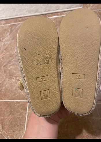 Hm marka 23 numada kız çocuk gold renk babet - Görsel 4