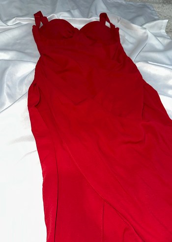 Parlak Kırmızı Drapeli Uzun Abiye Elbise
Göğsü pedli - Görsel 3