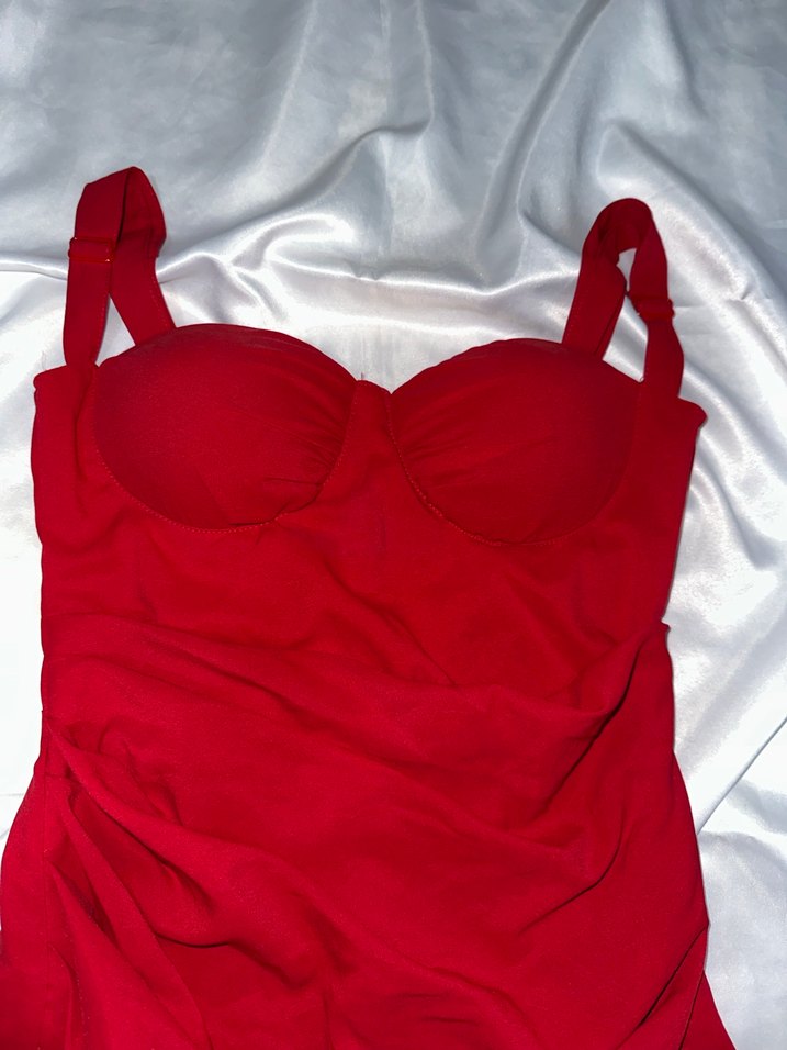 Parlak Kırmızı Drapeli Uzun Abiye Elbise
Göğsü pedli - Görsel 2