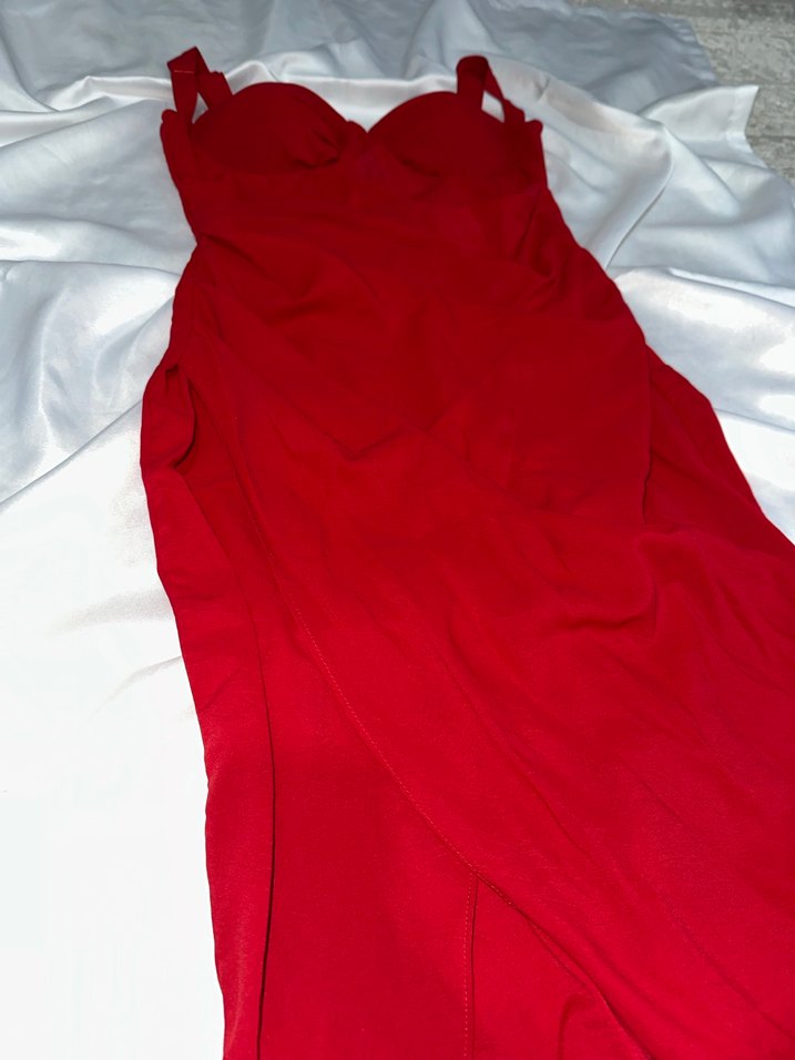 Parlak Kırmızı Drapeli Uzun Abiye Elbise
Göğsü pedli - Görsel 3