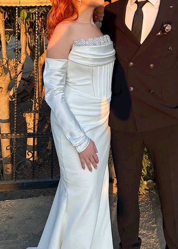 Uzun Kollu Drapeli Beyaz Nişan Elbisesi - Görsel 4