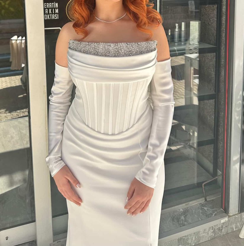 Uzun Kollu Drapeli Beyaz Nişan Elbisesi - Görsel 3