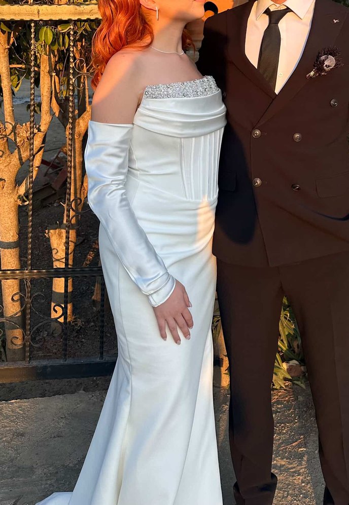 Uzun Kollu Drapeli Beyaz Nişan Elbisesi - Görsel 4