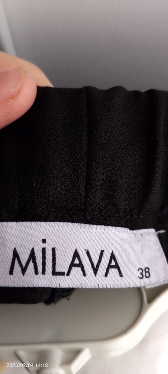 Zincir Detaylı Siyah Kadın Bluz - Görsel 2