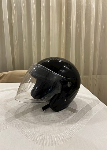 Siyah Minimalist Motosiklet Kaskı - Görsel 3