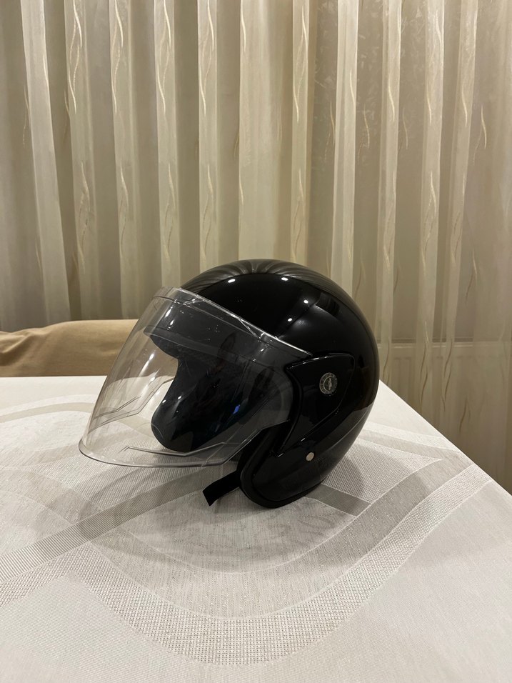 Siyah Minimalist Motosiklet Kaskı - Görsel 3