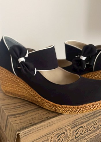 Tokalı Siyah Dolgu Topuk Kadın Ayakkabı - Görsel 2