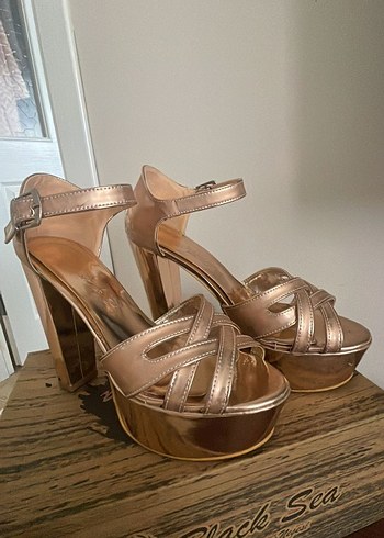 Bej Parlak Platform Topuklu Kadın Ayakkabı - Görsel 2
