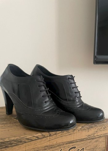 Klasik Siyah Topuklu Kadın Ayakkabı - Görsel 2