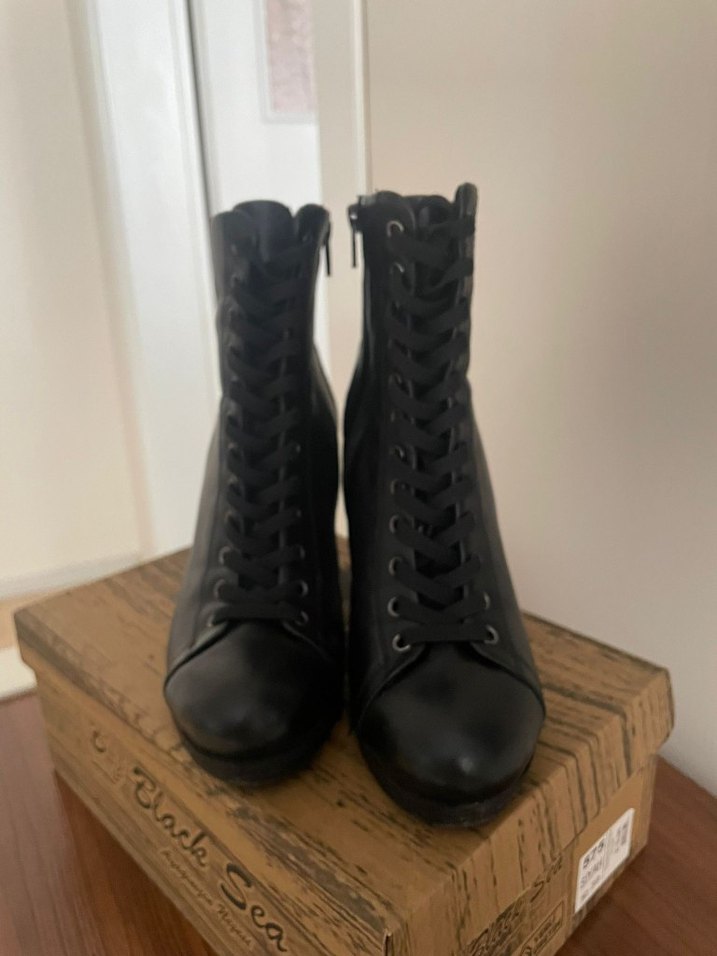 Kadın Siyah Deri Topuklu Bot - Görsel 2