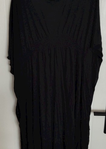 Batik Siyah V Yaka Uzun Dökümlü Elbise - Görsel 2