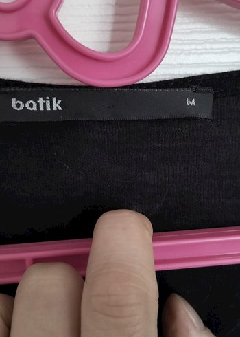 Batik Siyah V Yaka Uzun Dökümlü Elbise - Görsel 4