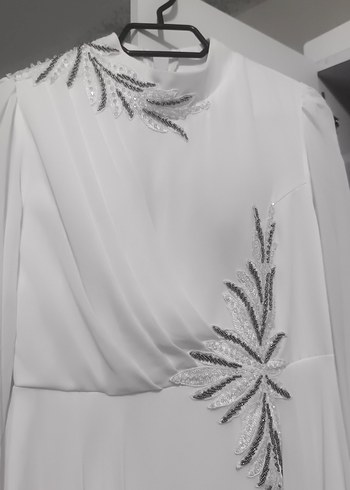 Beyaz İşlemeli Uzun Kollu Tesettür Abiye - Görsel 4