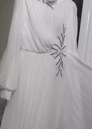 Beyaz İşlemeli Uzun Kollu Tesettür Abiye - Görsel 5