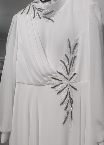 Beyaz İşlemeli Uzun Kollu Tesettür Abiye - Görsel 3
