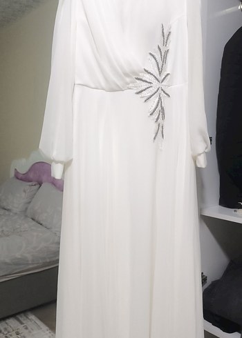 Beyaz İşlemeli Uzun Kollu Tesettür Abiye - Görsel 2