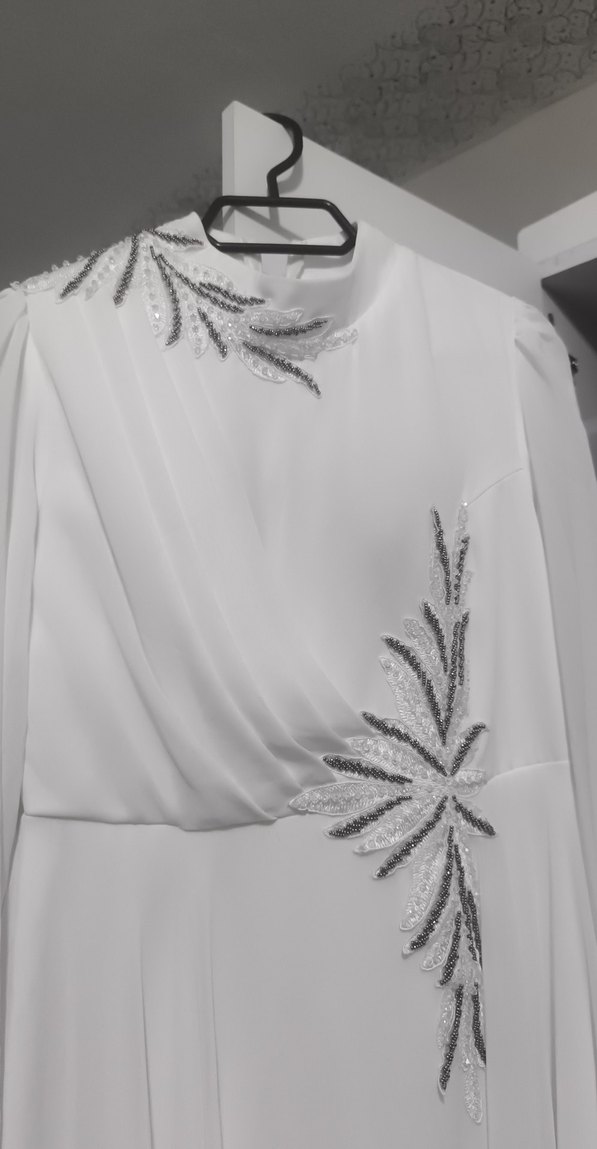 Beyaz İşlemeli Uzun Kollu Tesettür Abiye - Görsel 4