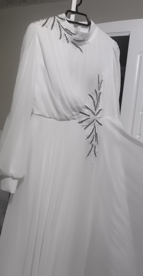 Beyaz İşlemeli Uzun Kollu Tesettür Abiye - Görsel 5