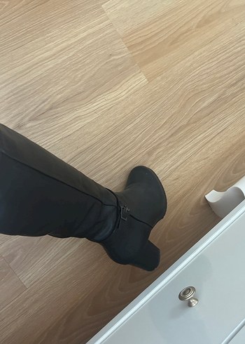 Kadın Siyah Dizüstü Tokalı Bot - Görsel 3