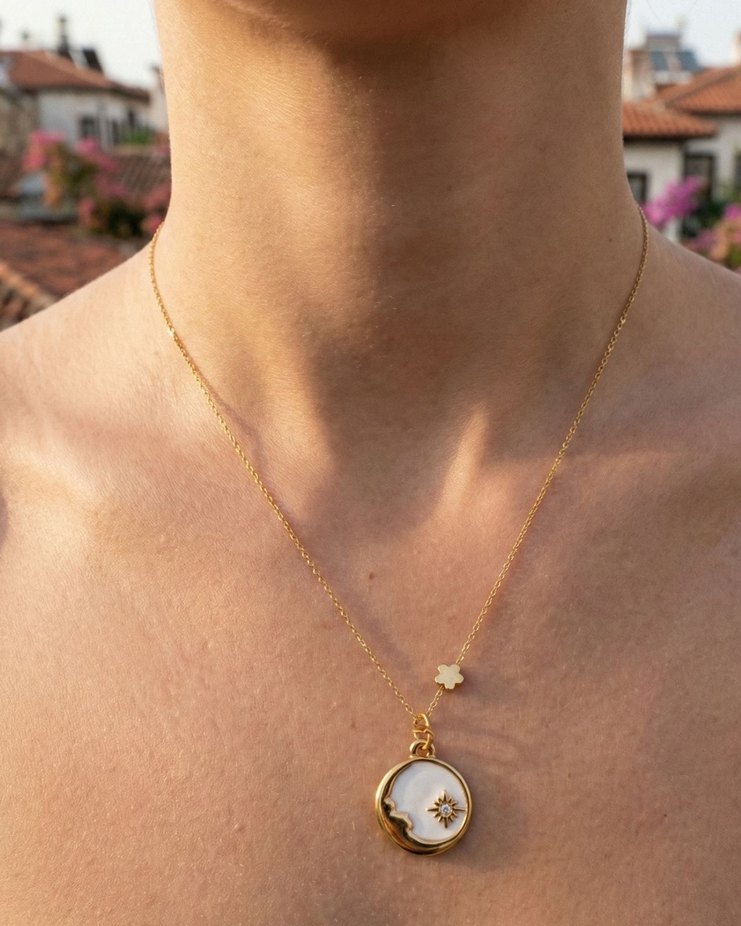 Altın Renk Mini Zincir Detaylı Kadın Kolye - Görsel 3