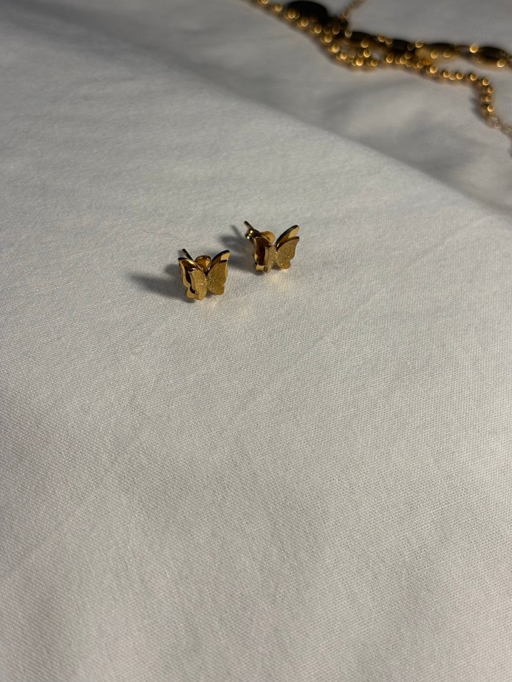 Altın Rengi Mini Kelebek Küpe - Görsel 3