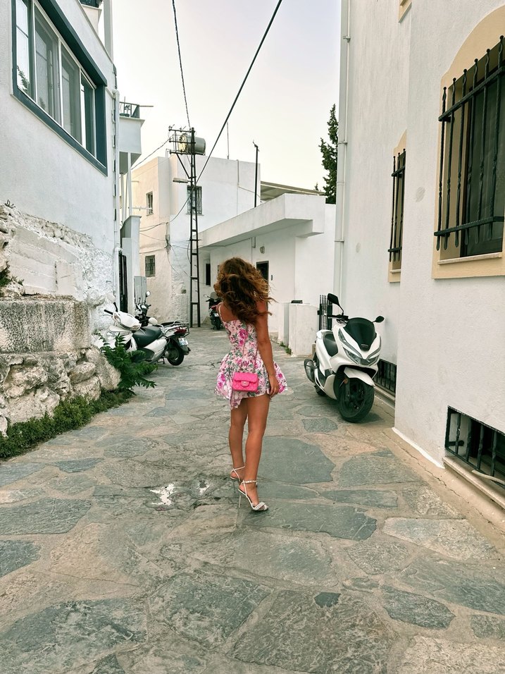 Çiçekli ip askılı  mini elbise - Görsel 2