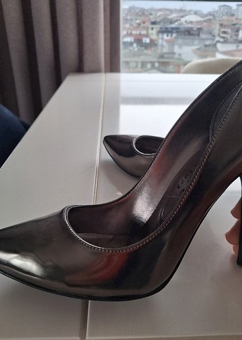 Siyah Parlak Rugan Stiletto Topuklu Kadın Ayakkabı - Görsel 4