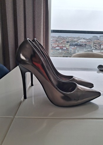 Siyah Parlak Rugan Stiletto Topuklu Kadın Ayakkabı - Görsel 2