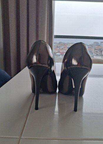 Siyah Parlak Rugan Stiletto Topuklu Kadın Ayakkabı - Görsel 3