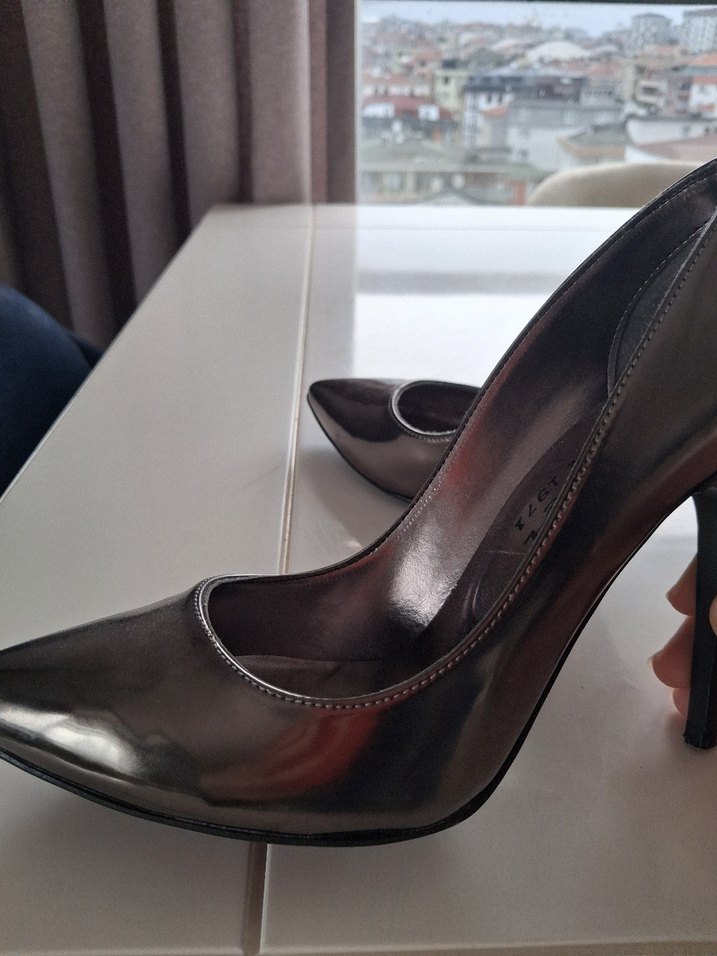 Siyah Parlak Rugan Stiletto Topuklu Kadın Ayakkabı - Görsel 4