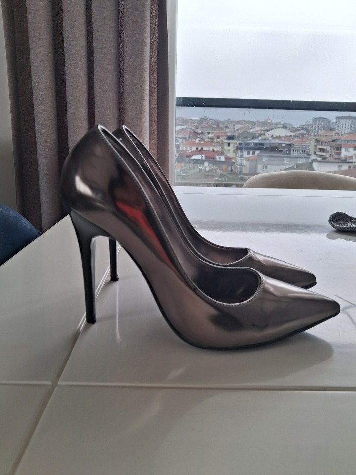 Siyah Parlak Rugan Stiletto Topuklu Kadın Ayakkabı - Görsel 2