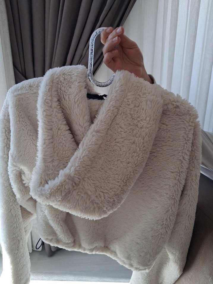 Gri Kapüşonlu Suni Kürk Detaylı Kadın Ceket - Görsel 3