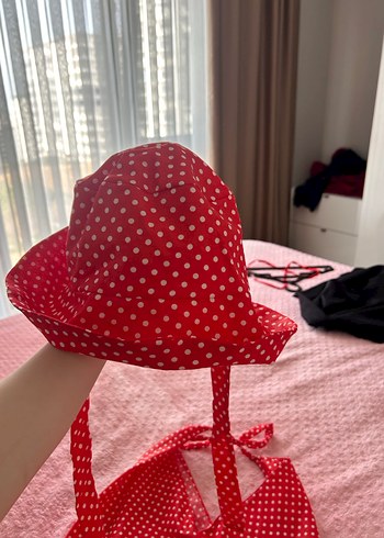 Kırmızı Puantiyeli Fırfırlı Çocuk Şapkası - Görsel 3