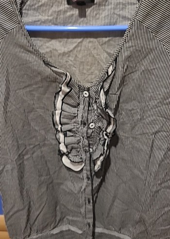 Düğmeli V Yaka Gri Denim Kadın Tişört - Görsel 3